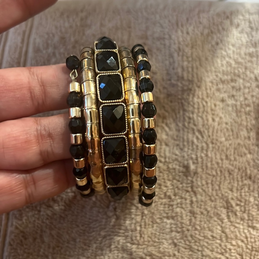 STRETCH GOLD AND BLACK BRACELET
